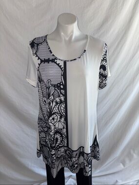 Lily by Firmiana Black & White Short Sleeve Printed Tunic Top